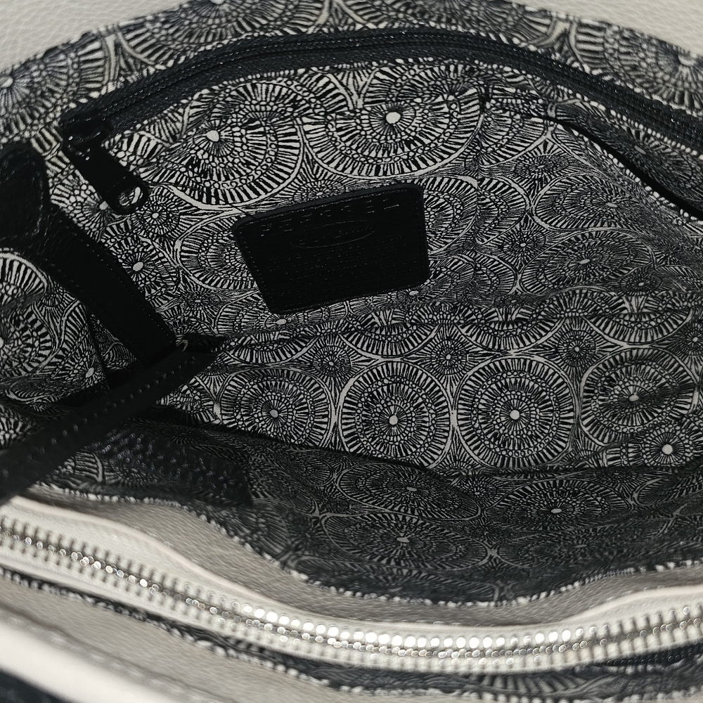 BRIGHTON FERRARA BLACK WHITE FLAVIA MEDALLION TOTE SHOULDER HANDBAG. RARE - Picture 3 of 14